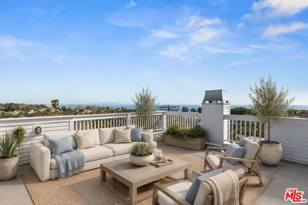 566 Ida Street Pacific Palisades, CA 90272