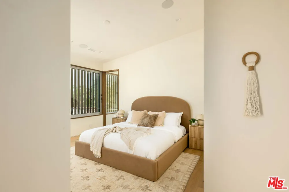 2132 Walnut Avenue Venice, CA 90291