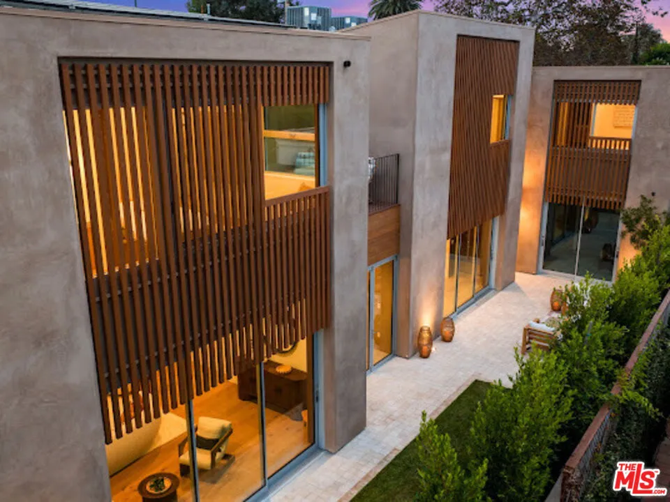 2132 Walnut Avenue Venice, CA 90291