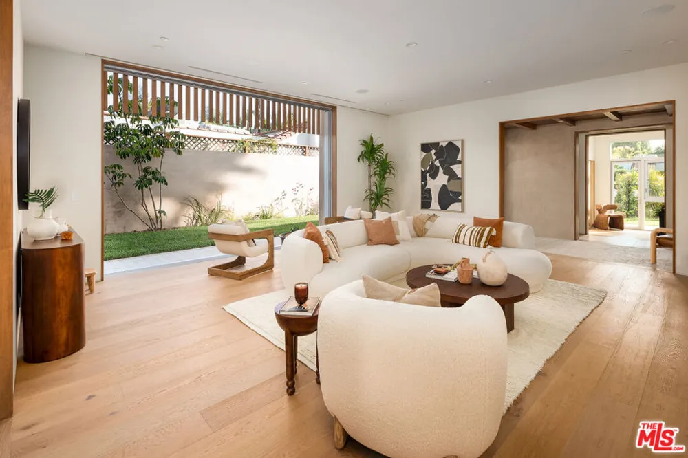 2132 Walnut Avenue Venice, CA 90291