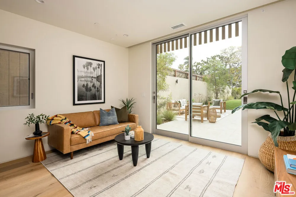 2132 Walnut Avenue Venice, CA 90291