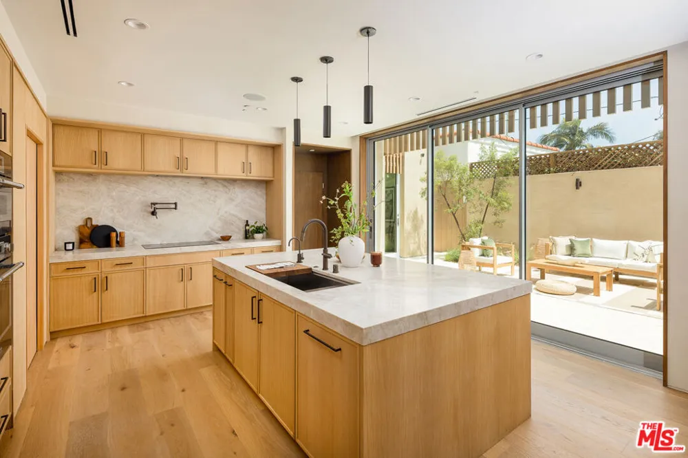 2132 Walnut Avenue Venice, CA 90291