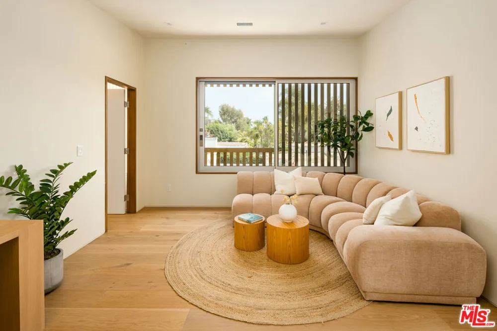 2132 Walnut Avenue Venice, CA 90291