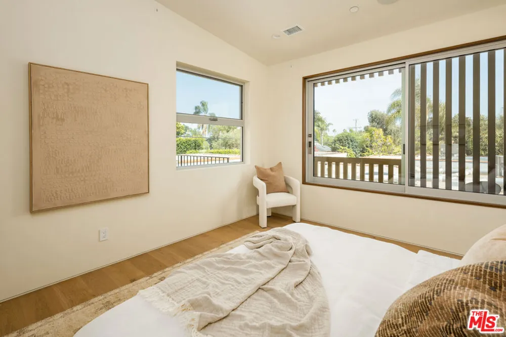 2132 Walnut Avenue Venice, CA 90291