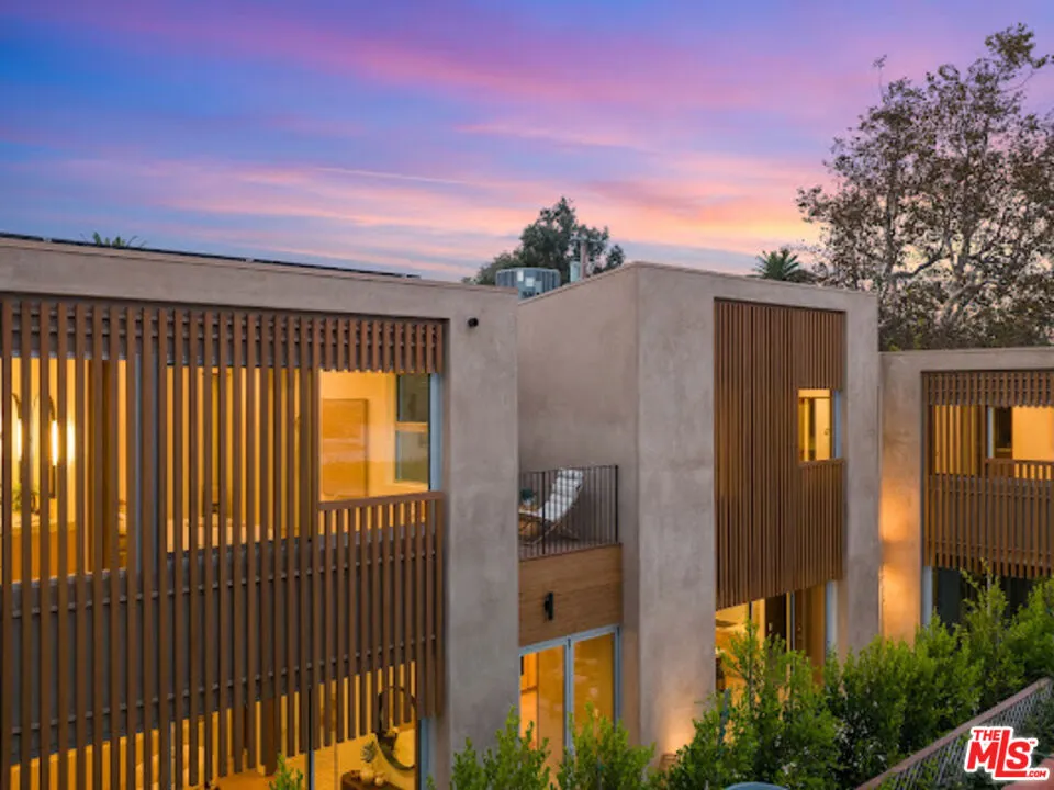2132 Walnut Avenue Venice, CA 90291