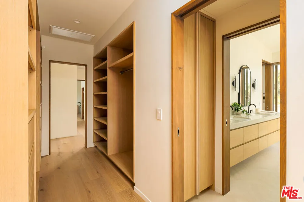 2132 Walnut Avenue Venice, CA 90291