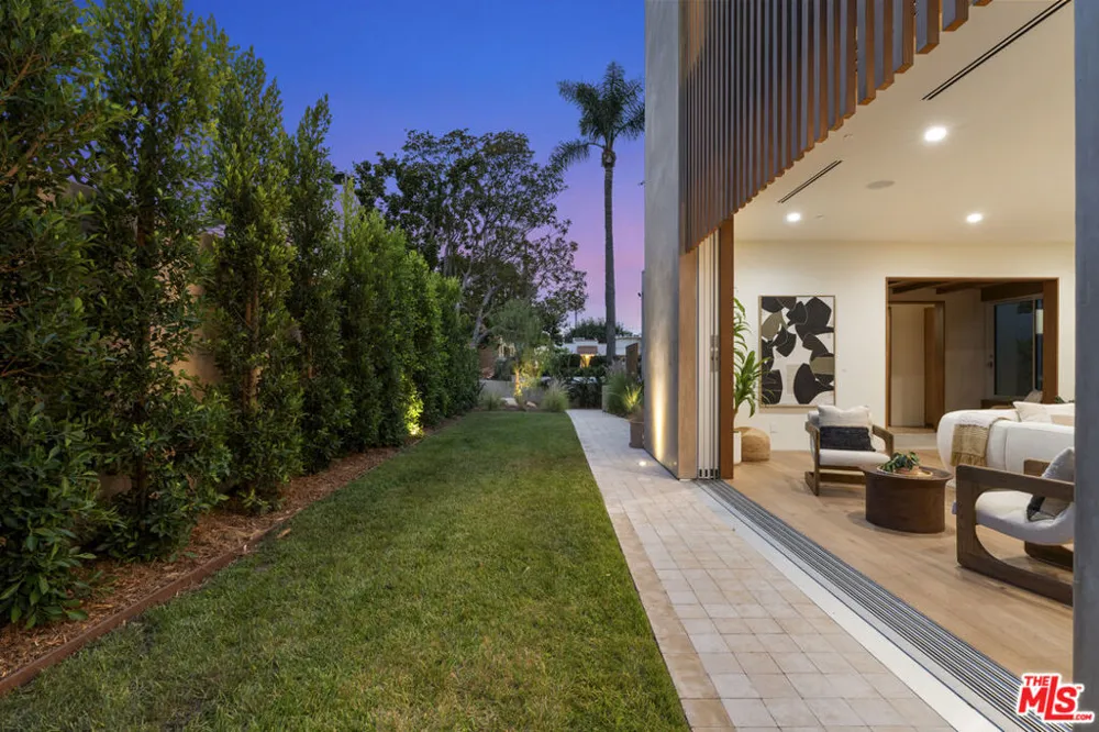 2132 Walnut Avenue Venice, CA 90291