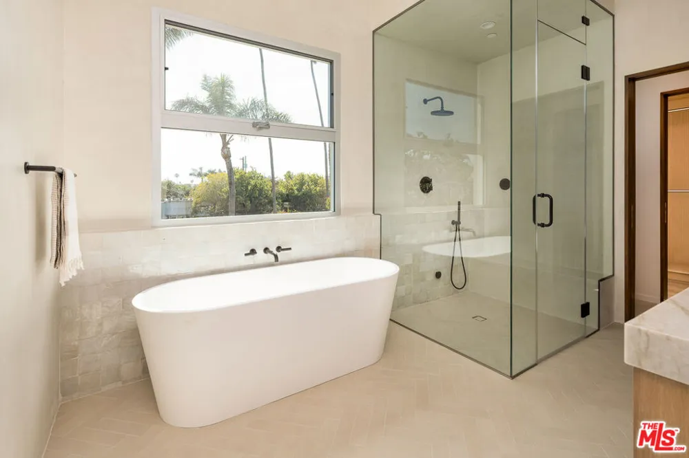 2132 Walnut Avenue Venice, CA 90291