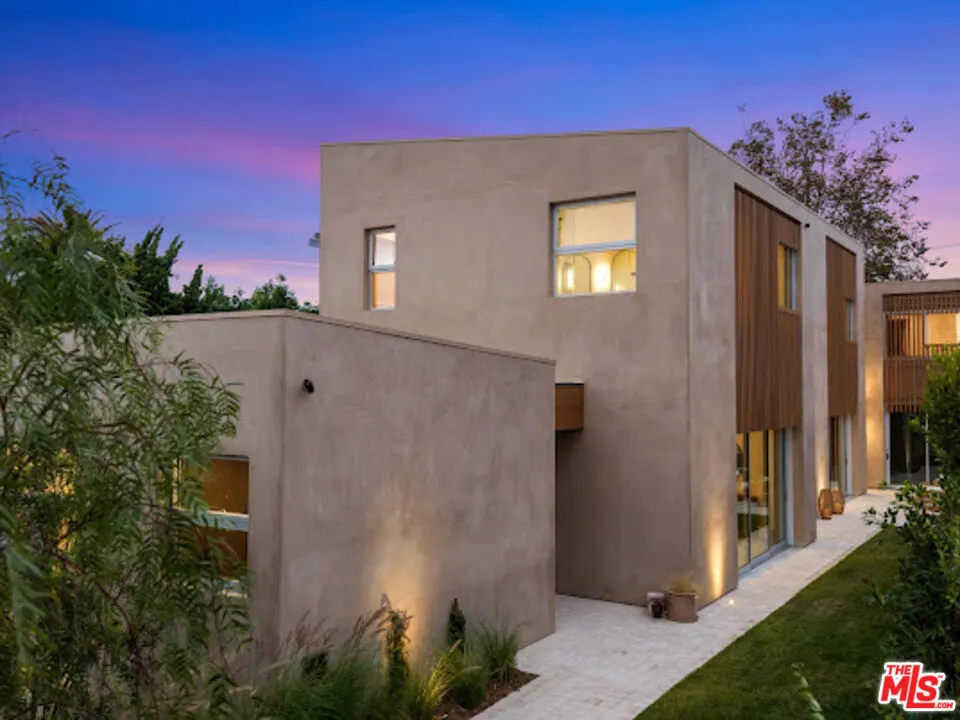 2132 Walnut Avenue Venice, CA 90291