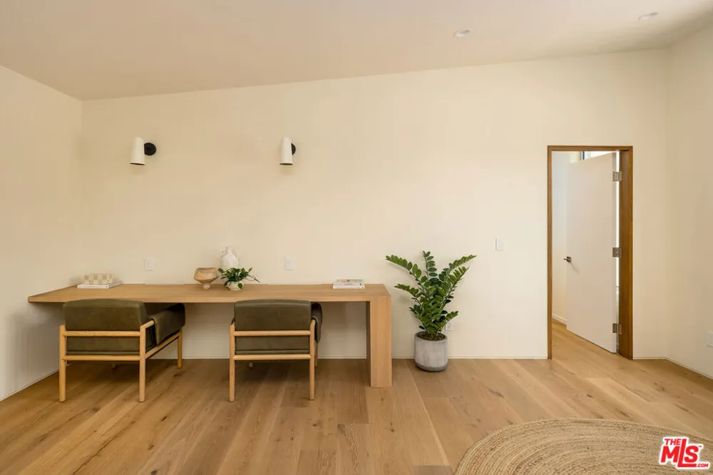 2132 Walnut Avenue Venice, CA 90291