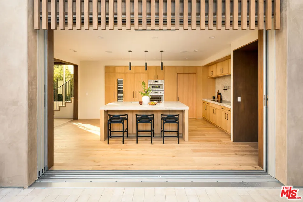 2132 Walnut Avenue Venice, CA 90291