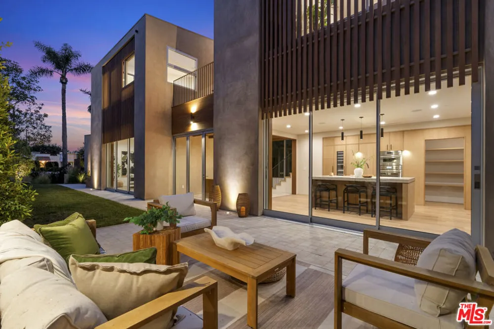 2132 Walnut Avenue Venice, CA 90291