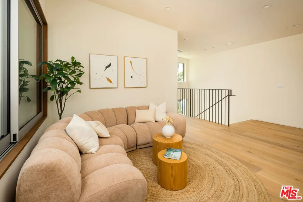 2132 Walnut Avenue Venice, CA 90291