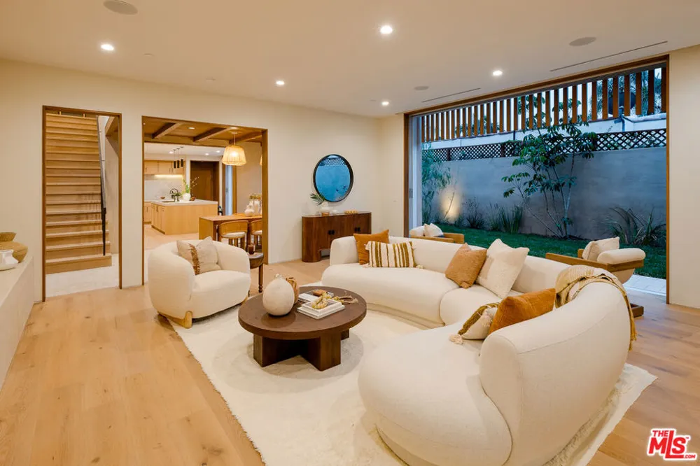 2132 Walnut Avenue Venice, CA 90291