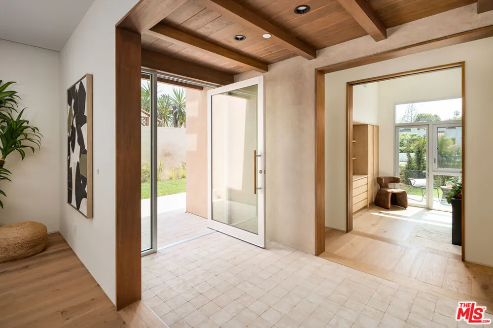 2132 Walnut Avenue Venice, CA 90291