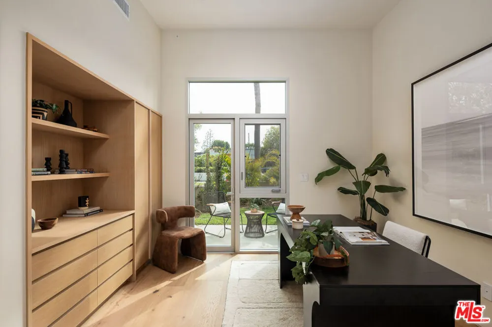 2132 Walnut Avenue Venice, CA 90291