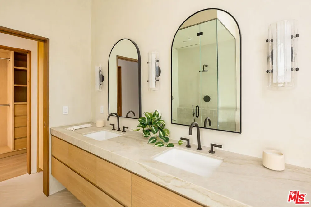 2132 Walnut Avenue Venice, CA 90291