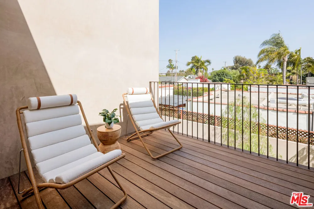 2132 Walnut Avenue Venice, CA 90291