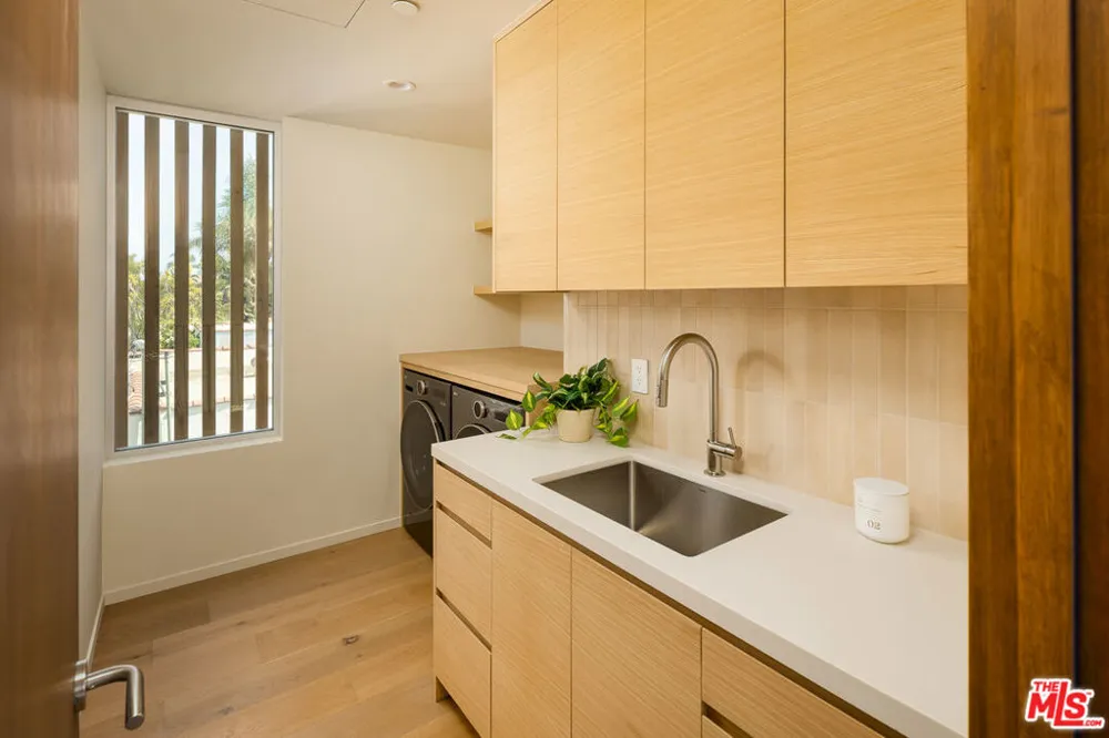 2132 Walnut Avenue Venice, CA 90291