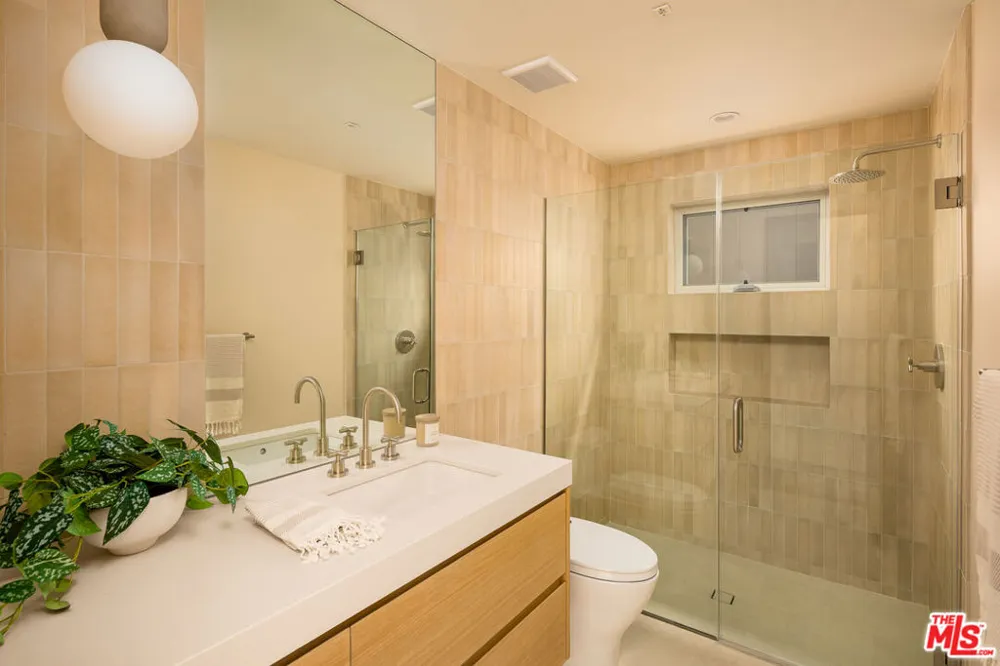 2132 Walnut Avenue Venice, CA 90291