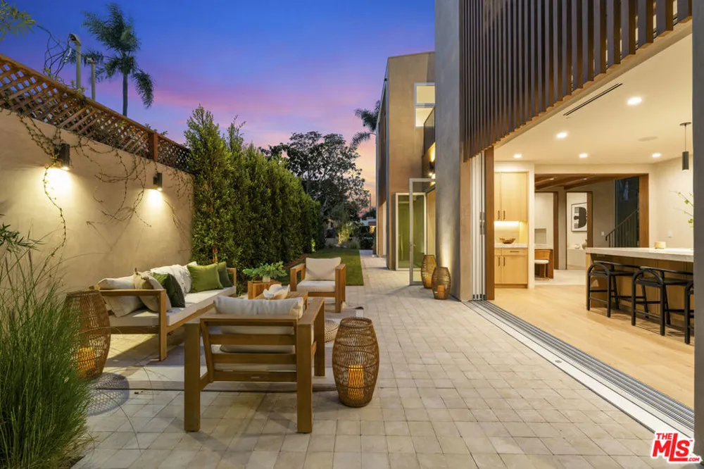 2132 Walnut Avenue Venice, CA 90291