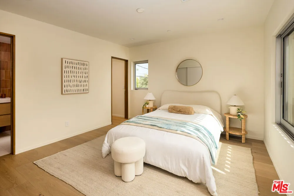 2132 Walnut Avenue Venice, CA 90291