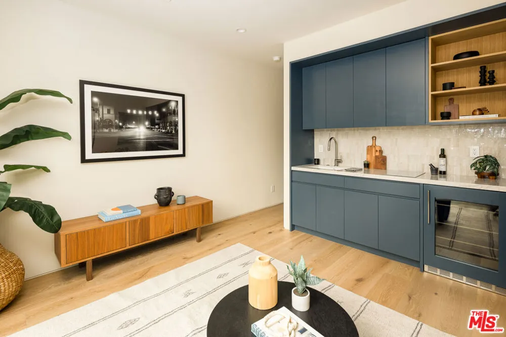 2132 Walnut Avenue Venice, CA 90291