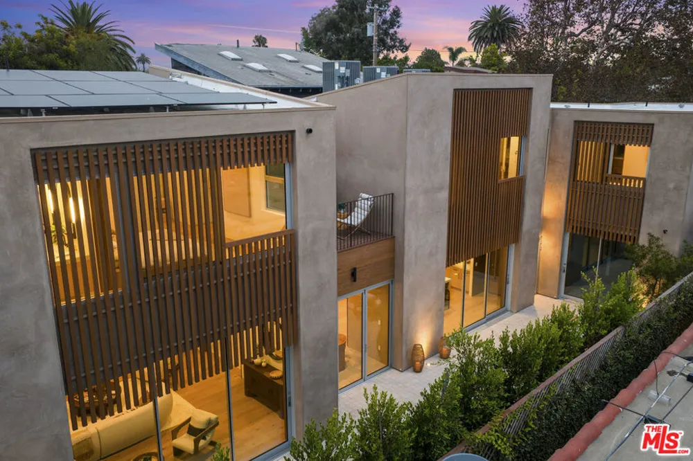 2132 Walnut Avenue Venice, CA 90291