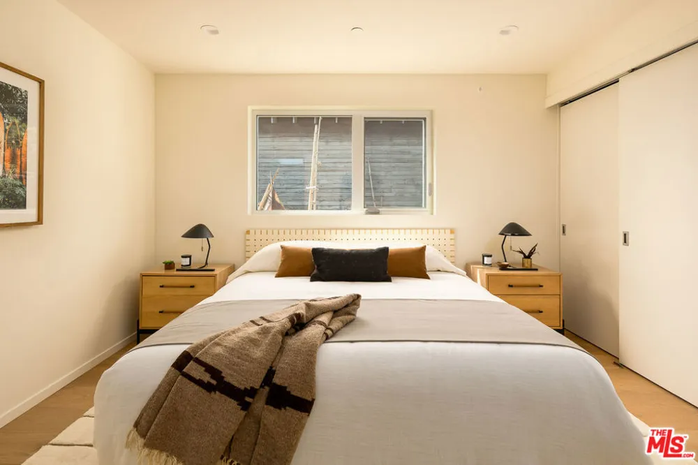 2132 Walnut Avenue Venice, CA 90291