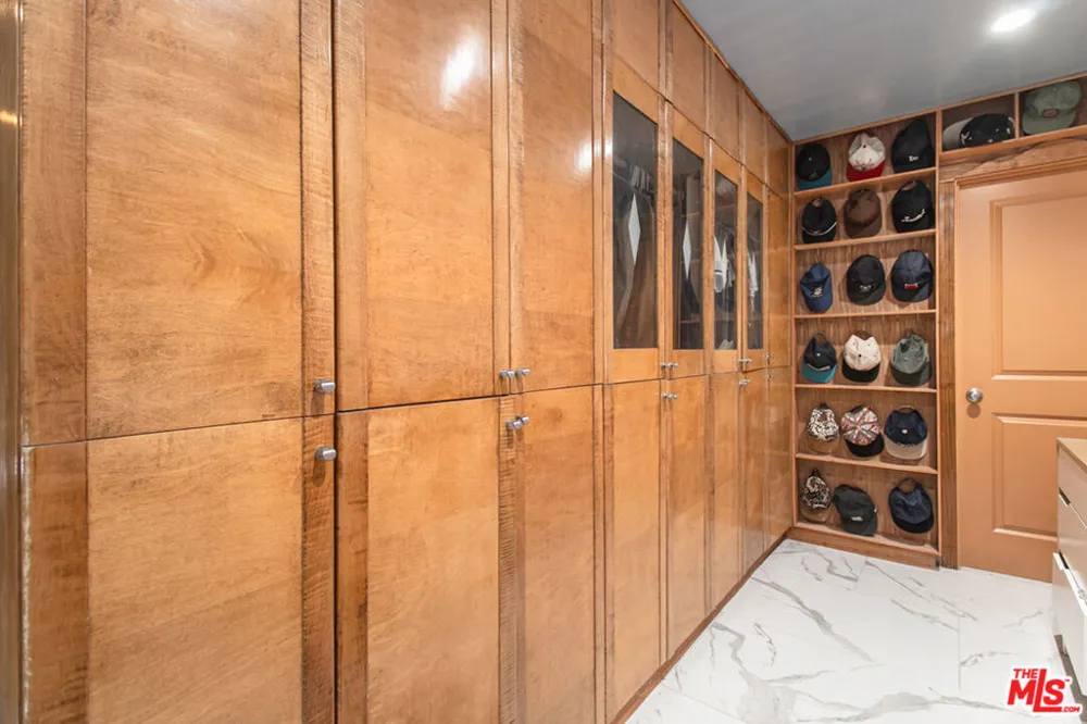 2430 Coldwater Canyon Drive Beverly Hills, CA 90210