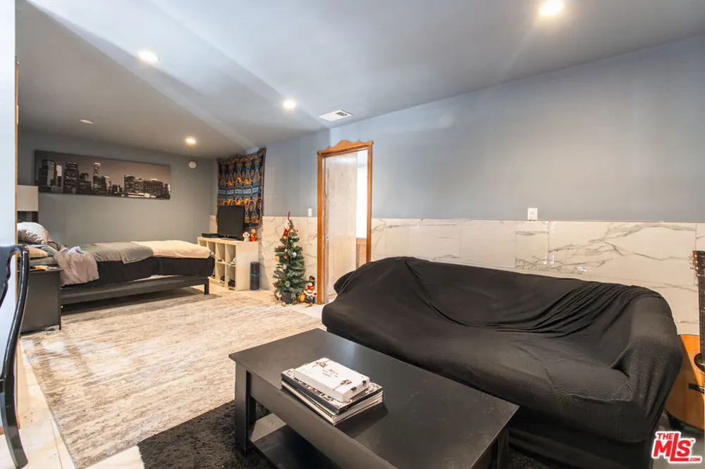 2430 Coldwater Canyon Drive Beverly Hills, CA 90210