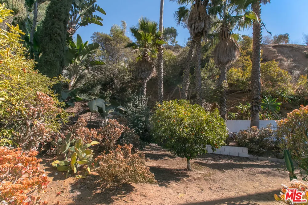 2430 Coldwater Canyon Drive Beverly Hills, CA 90210
