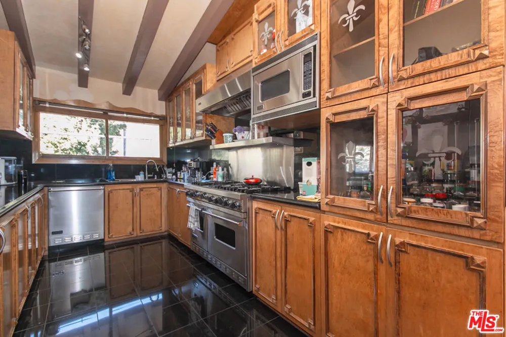 2430 Coldwater Canyon Drive Beverly Hills, CA 90210