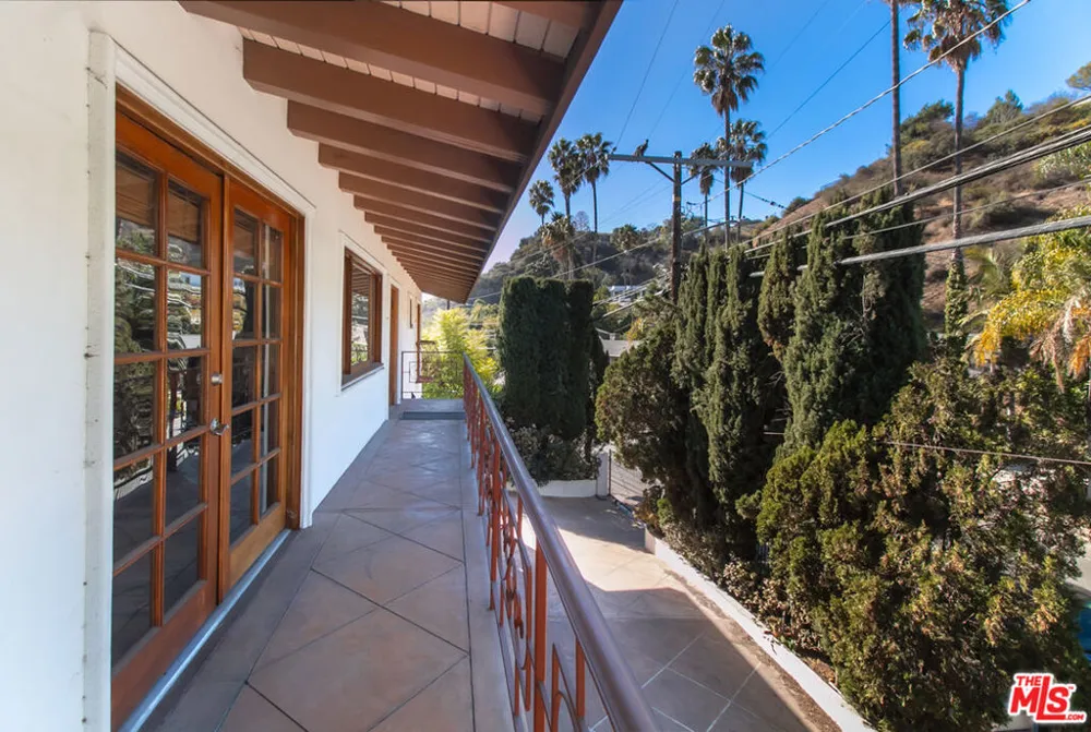 2430 Coldwater Canyon Drive Beverly Hills, CA 90210