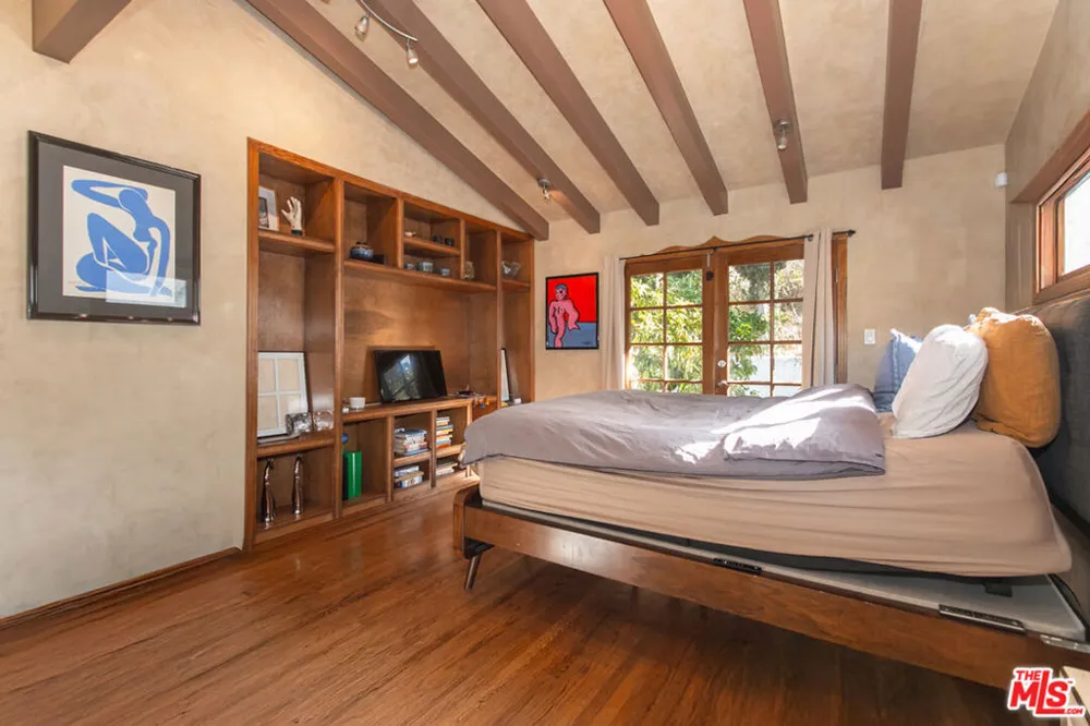 2430 Coldwater Canyon Drive Beverly Hills, CA 90210
