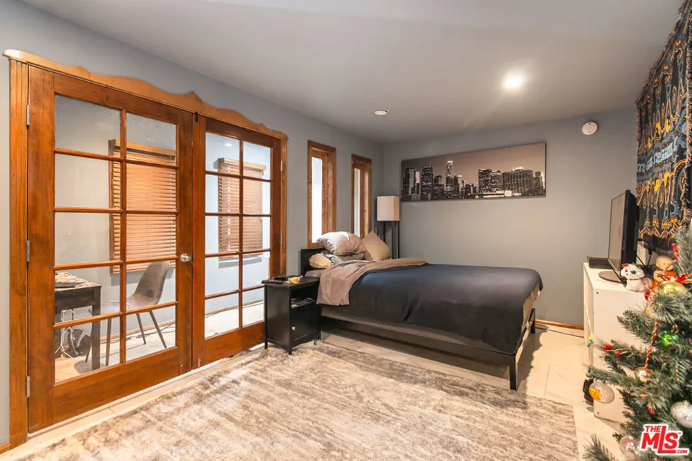 2430 Coldwater Canyon Drive Beverly Hills, CA 90210