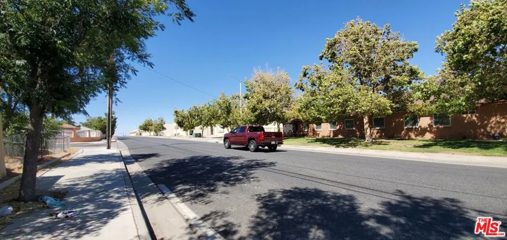 3 Ste/vic Carolside Avenue Palmdale, CA 93550
