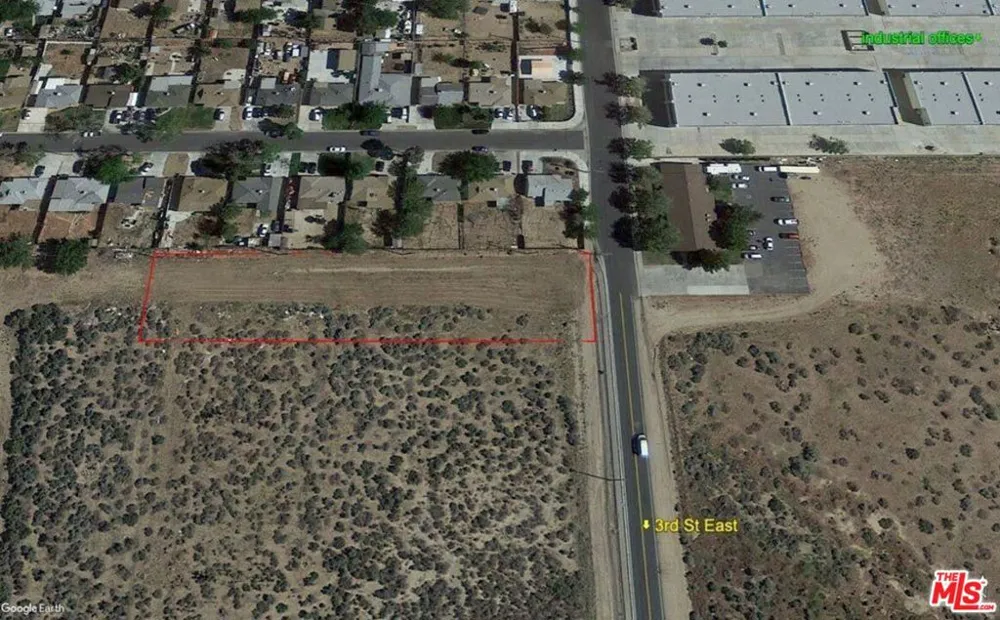 3 Ste/vic Carolside Avenue Palmdale, CA 93550