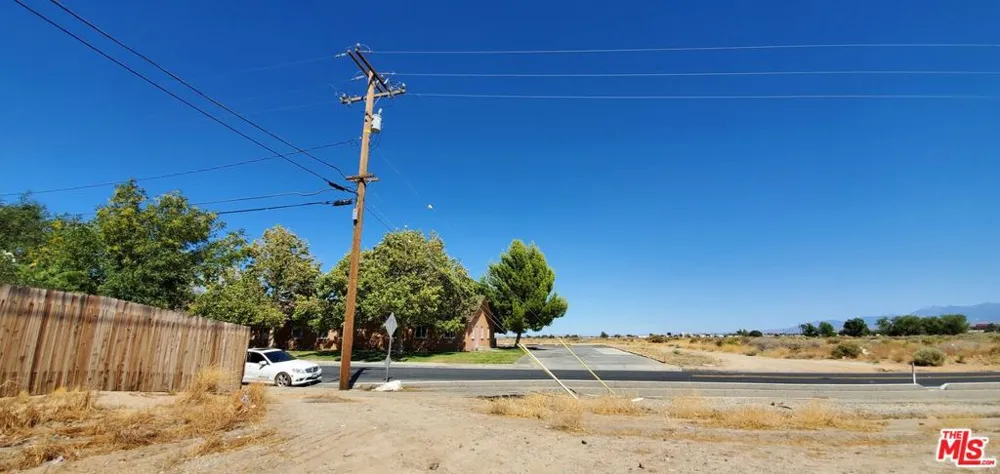 3 Ste/vic Carolside Avenue Palmdale, CA 93550