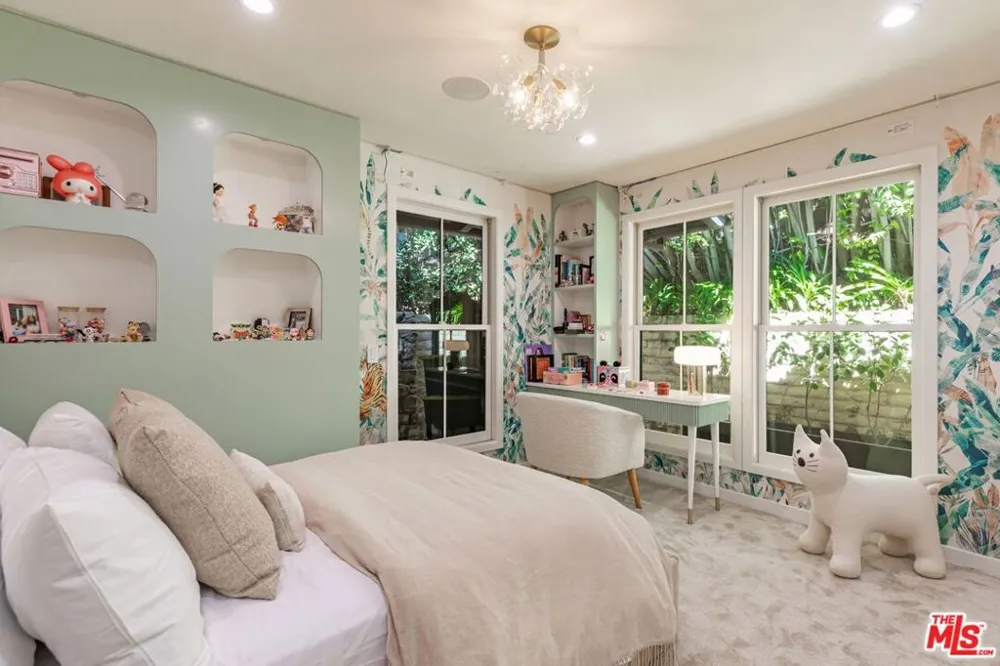 400 Toyopa Drive Pacific Palisades, CA 90272