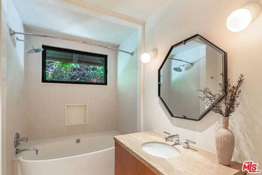 400 Toyopa Drive Pacific Palisades, CA 90272