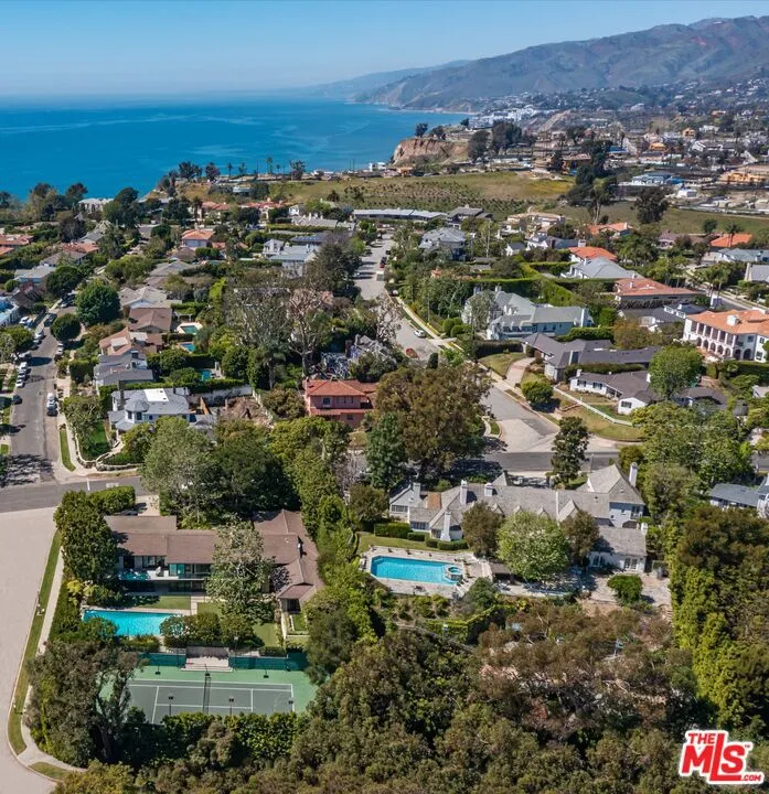 400 Toyopa Drive Pacific Palisades, CA 90272