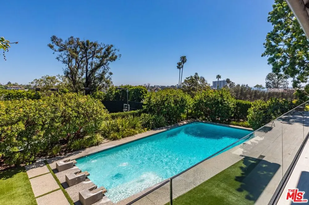 400 Toyopa Drive Pacific Palisades, CA 90272