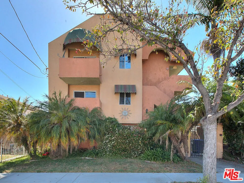 1485 Obispo Avenue #6 Long Beach, CA 90804