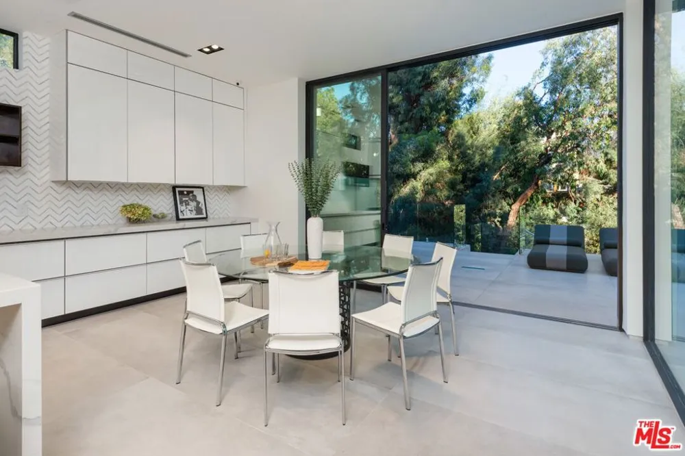 118 S CANYON VIEW DRIVE Los Angeles, CA 90049