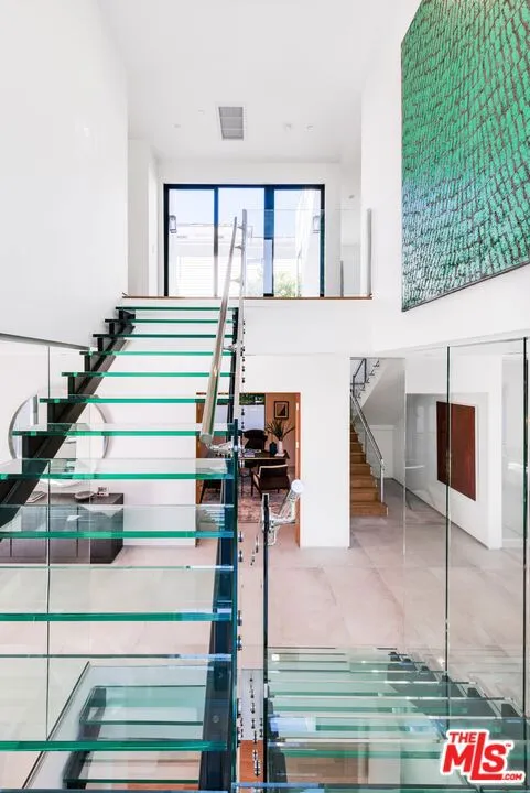 118 S CANYON VIEW DRIVE Los Angeles, CA 90049