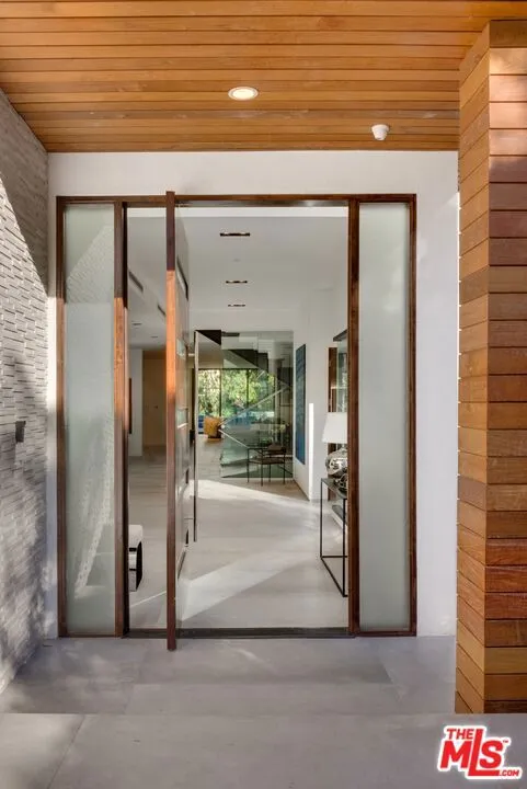 118 S CANYON VIEW DRIVE Los Angeles, CA 90049