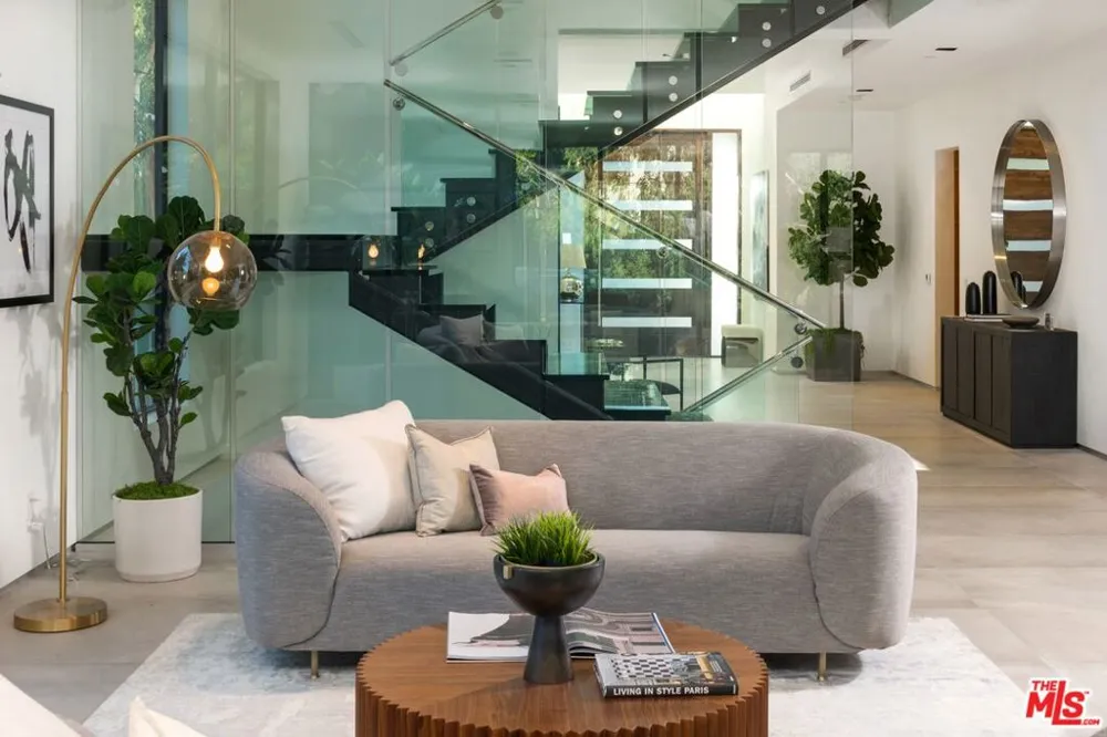 118 S CANYON VIEW DRIVE Los Angeles, CA 90049