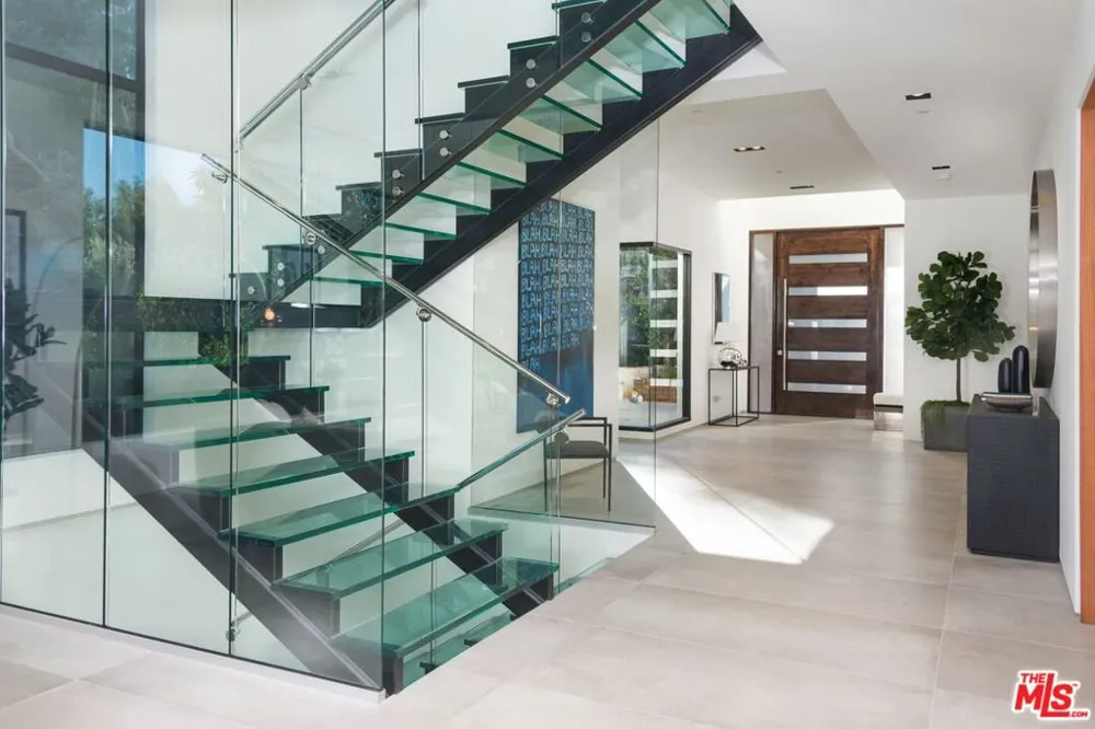 118 S CANYON VIEW DRIVE Los Angeles, CA 90049