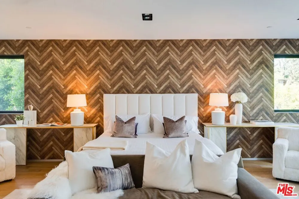 118 S CANYON VIEW DRIVE Los Angeles, CA 90049